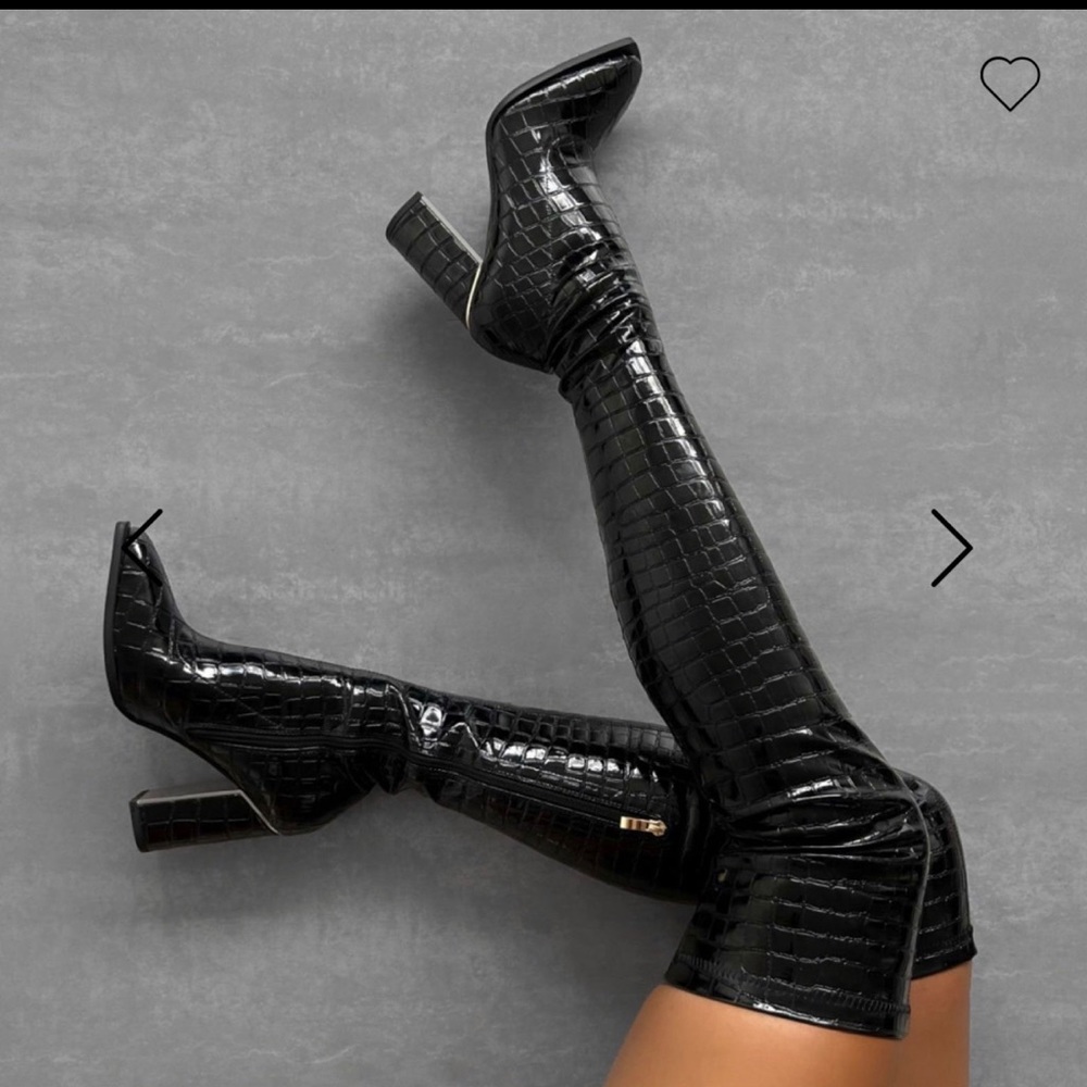 BLACK THIGH HIGH BOOTS